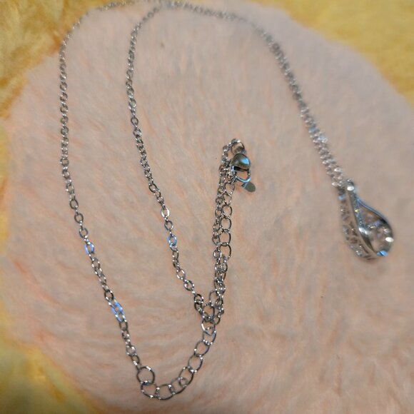 New Silver tone Pendant with floating Mossiantee stone - Picture 3 of 5